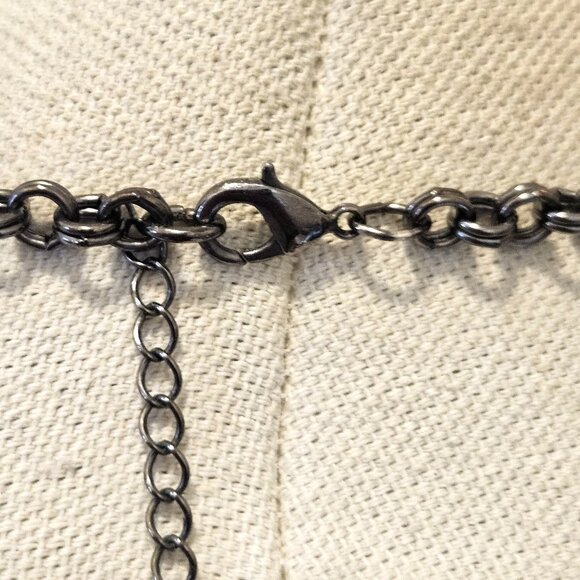 Red Cabachon Waterfall 24" Statement Necklace Gunmetal Gray Chain - Picture 2 of 3